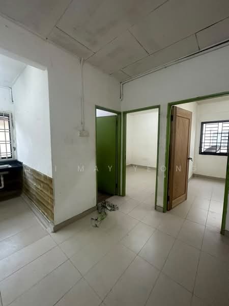 Flat for Sale at Flat Bandar Selesa Jaya @ Jalan Silat Gayong - Shi May Yeong - PropertyGuru.com.my