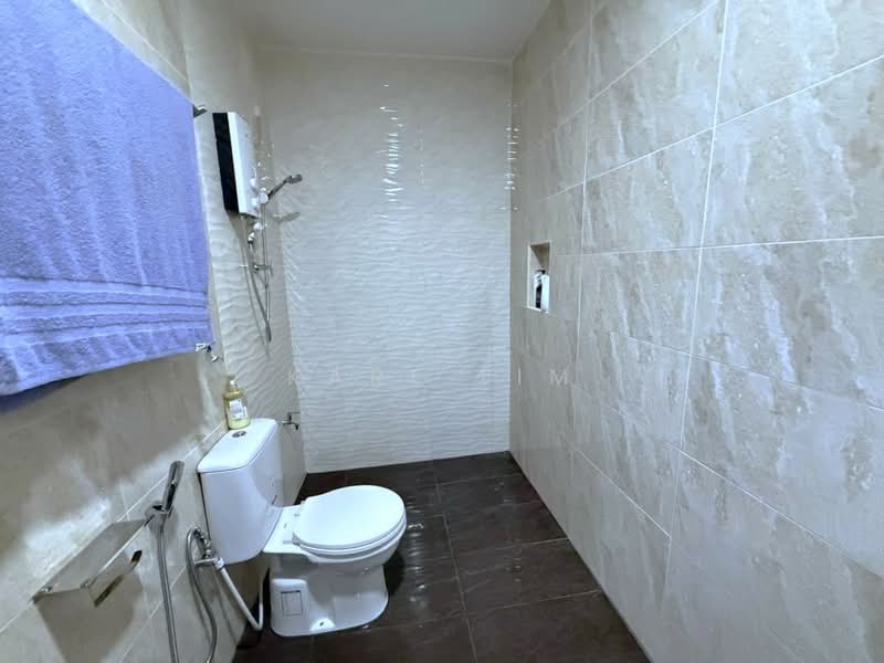 Rumah Teres 1 Tingkat untuk Dijual di Taman Rinting (Masai) - Karl Lim - Bathroom - PropertyGuru.com.my