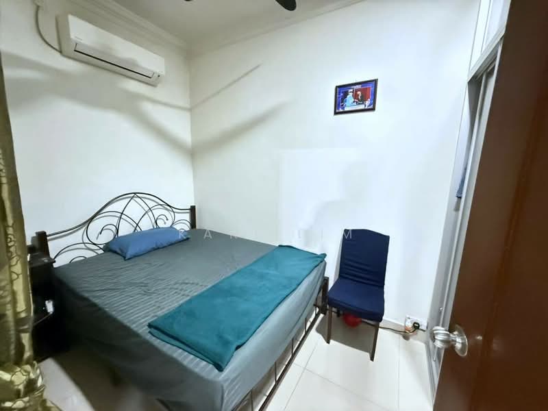 Rumah Teres 1 Tingkat untuk Dijual di Taman Rinting (Masai) - Karl Lim - Bedroom - PropertyGuru.com.my