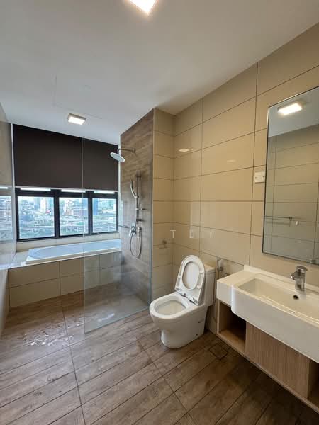Servis Apartment untuk Dijual di Avara - Sue Tey - Bathroom - PropertyGuru.com.my