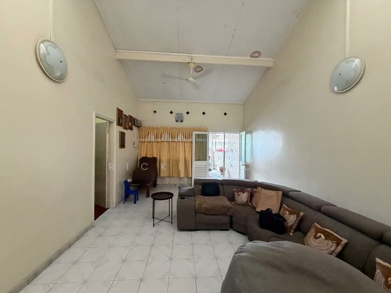 Rumah Teres 1.5 Tingkat untuk Dijual di Taman Gottlieb (Pulau Tikus) - Rickie Goh - Living Room - PropertyGuru.com.my
