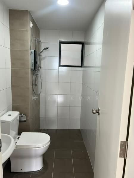 Servis Apartment untuk Disewa di Rubica @ Harbour Place - Mike Kuar - Bathroom - PropertyGuru.com.my