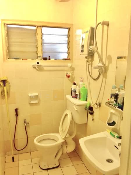 Pangsapuri untuk Dijual di Pangsapuri Carlina - Nick Yeoh - Bathroom - PropertyGuru.com.my