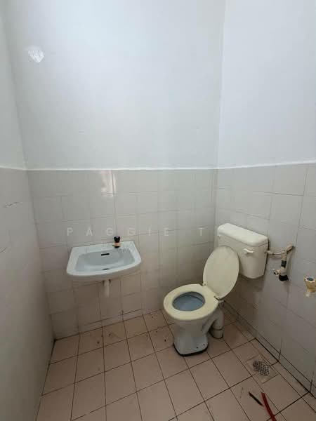 Rumah Teres 1 Tingkat untuk Dijual di Taman Kota Masai (Pasir Gudang) - Paggie Tee - Bathroom - PropertyGuru.com.my