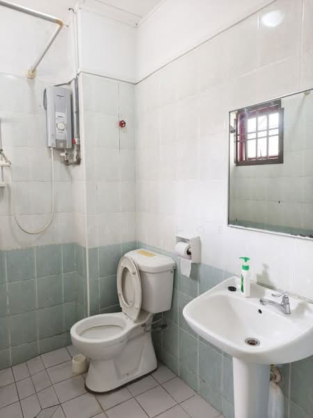 Rumah Teres 2 Tingkat untuk Dijual di Taman Mutiara Rini (Skudai) - Mars Hoe - Bathroom - PropertyGuru.com.my