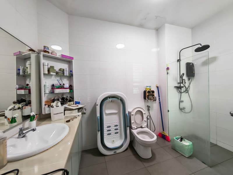 Rumah Teres 2 Tingkat untuk Dijual di Taman Impian Emas (Skudai) - Queenie Ng - Bathroom - PropertyGuru.com.my
