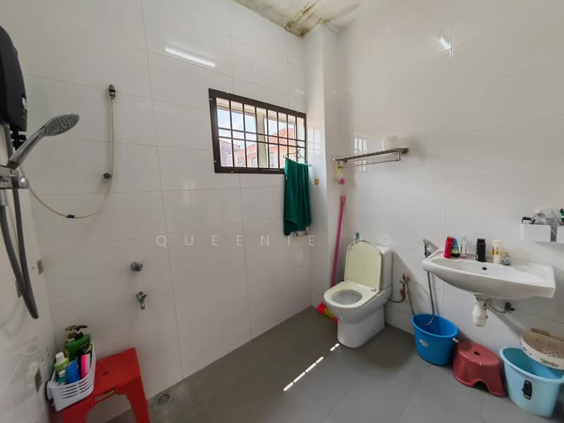 Rumah Teres 2 Tingkat untuk Dijual di Taman Impian Emas (Skudai) - Queenie Ng - Bathroom - PropertyGuru.com.my