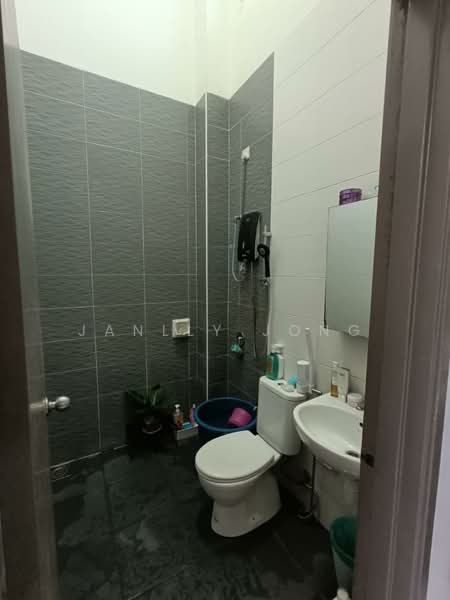 1-storey Terraced House for Sale in Bandar Putra (Kulai) - Janlly Jong - Bathroom - PropertyGuru.com.my