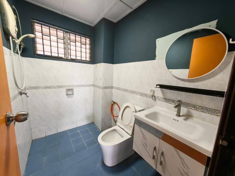 Apartment for Sale at Pangsapuri Sri Mekar - Sky Wong - Bathroom - PropertyGuru.com.my