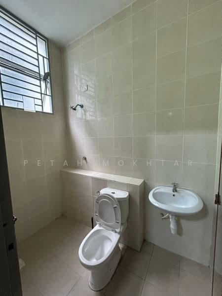 3-storey Terraced House for Sale in Taman Bangi Avenue (Bangi) - PETAH MOKHTAR - Bathroom - PropertyGuru.com.my