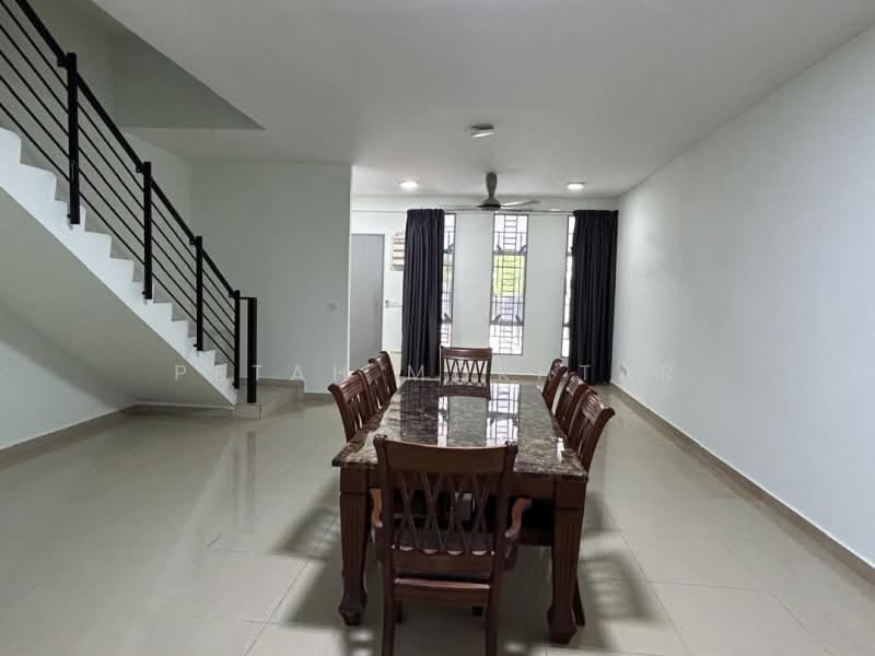 3-storey Terraced House for Sale in Taman Bangi Avenue (Bangi) - PETAH MOKHTAR - Dining Room - PropertyGuru.com.my