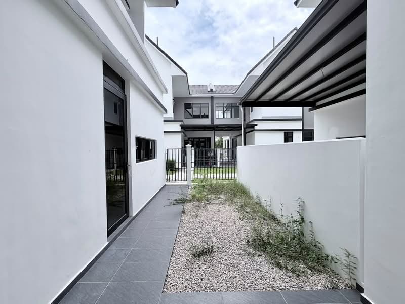 Rumah Teres 2 Tingkat untuk Dijual di Taman Nusa Bestari (Iskandar Puteri (Nusajaya)) - Jovia Thoh - Exterior - PropertyGuru.com.my