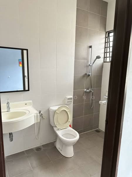 Rumah Teres untuk Dijual di Bandar Puteri Puchong (Puchong) - Sky Wong - Bathroom - PropertyGuru.com.my