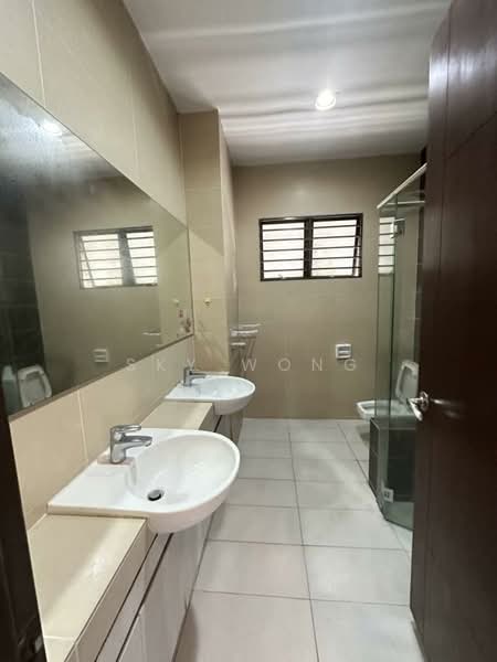 Rumah Teres untuk Dijual di Bandar Puteri Puchong (Puchong) - Sky Wong - Bathroom - PropertyGuru.com.my
