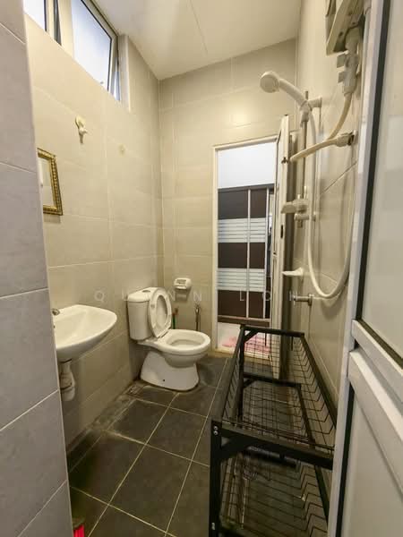 Servis Apartment untuk Disewa di BM City Suites @ BM City Mall - Quinn Loh - Bathroom - PropertyGuru.com.my