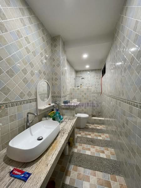 Semi-Detached House for Sale in Taman Pelangi Indah (Ulu Tiram) - Johnson Tan - Bathroom - PropertyGuru.com.my