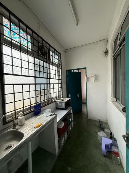 1.5-storey Terraced House for Sale in Taman Universiti (Skudai) - Jennifer Ng - Kitchen - PropertyGuru.com.my