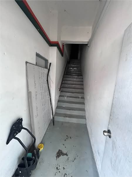 Kedai / Pejabat untuk Dijual di Bandar Putra Permai (Seri Kembangan) - Tony YY - Corridor - PropertyGuru.com.my