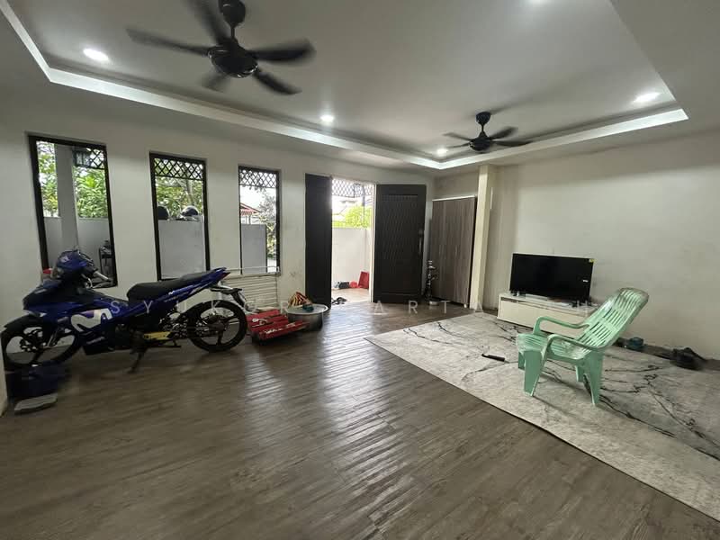 Rumah Teres 2 Tingkat untuk Dijual di Shah Alam (Selangor) - Syukor Hartanah - Living Room - PropertyGuru.com.my