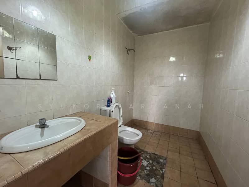 Rumah Teres 2 Tingkat untuk Dijual di Shah Alam (Selangor) - Syukor Hartanah - Bathroom - PropertyGuru.com.my