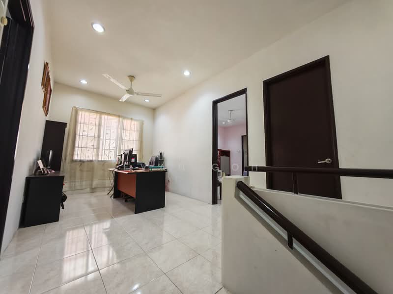 Semi-Detached House for Sale in Bandar Nusaputra (Puchong) - Evan Goh - Study - PropertyGuru.com.my