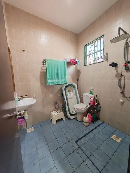 Semi-Detached House for Sale in Bandar Nusaputra (Puchong) - Evan Goh - Bathroom - PropertyGuru.com.my