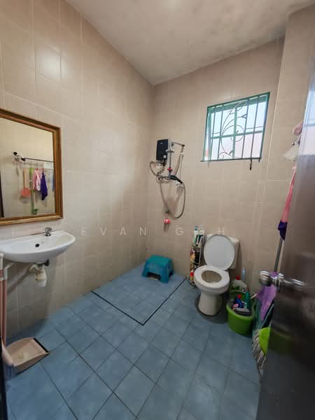 Semi-Detached House for Sale in Bandar Nusaputra (Puchong) - Evan Goh - Bathroom - PropertyGuru.com.my