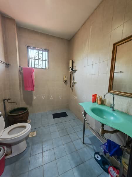 Semi-Detached House for Sale in Bandar Nusaputra (Puchong) - Evan Goh - Bathroom - PropertyGuru.com.my
