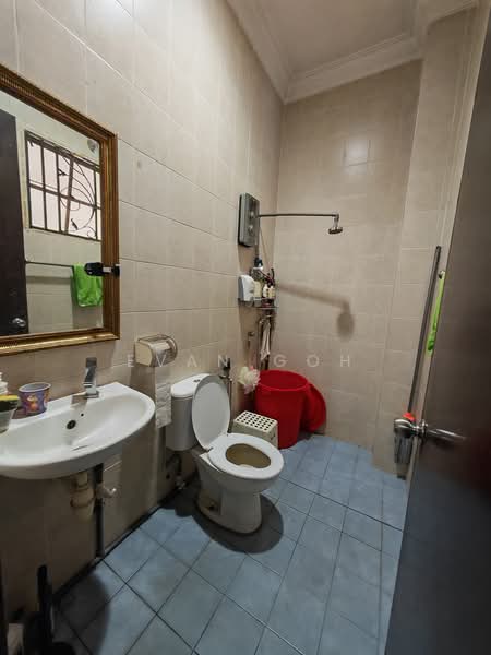 Semi-Detached House for Sale in Bandar Nusaputra (Puchong) - Evan Goh - Bathroom - PropertyGuru.com.my