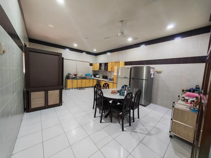 Semi-Detached House for Sale in Bandar Nusaputra (Puchong) - Evan Goh - Kitchen - PropertyGuru.com.my