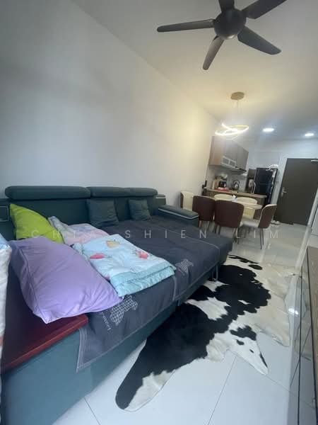 Kediaman Servis untuk Dijual di Country Garden Central Park - Chia Shien Lim - Living Room - PropertyGuru.com.my