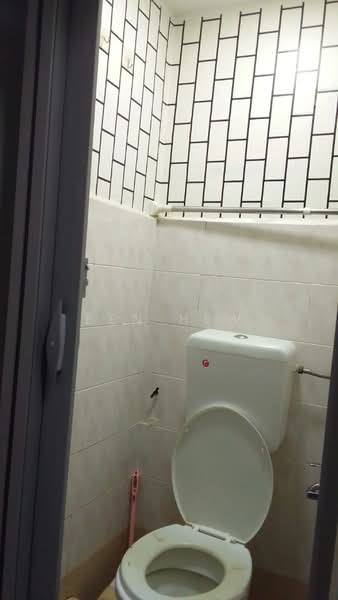 Rumah Flat untuk Dijual di Taman Sri Pinang - Ben Hew - Bathroom - PropertyGuru.com.my