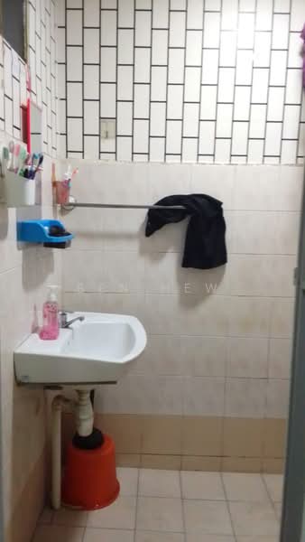 Rumah Flat untuk Dijual di Taman Sri Pinang - Ben Hew - Bathroom - PropertyGuru.com.my