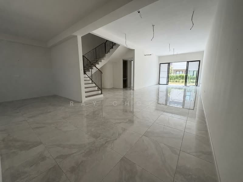 3-storey Terraced House for Sale in Taman Bukit Serdang (Seri Kembangan) - Ray Chong - Living Room - PropertyGuru.com.my