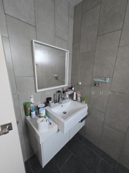Servis Apartment untuk Disewa di East Parc @ Manjalara - Calvin Tew Khai Bin - Master Bathroom - PropertyGuru.com.my