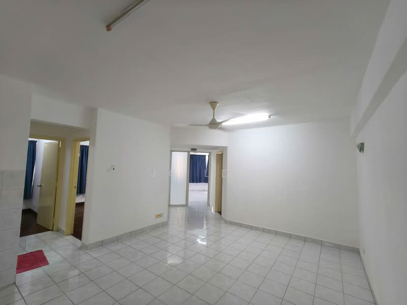 Condominium for Sale at Kelana D'Putera - Jc Lee - Living Room - PropertyGuru.com.my