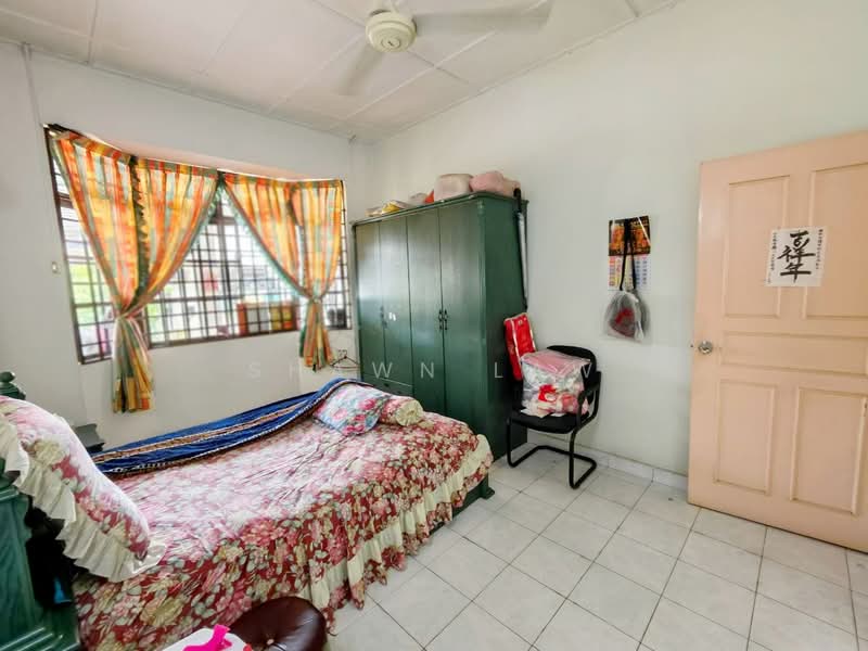 1-storey Terraced House for Sale in Taman Rinting (Masai) - Shawn Law - Bedroom - PropertyGuru.com.my