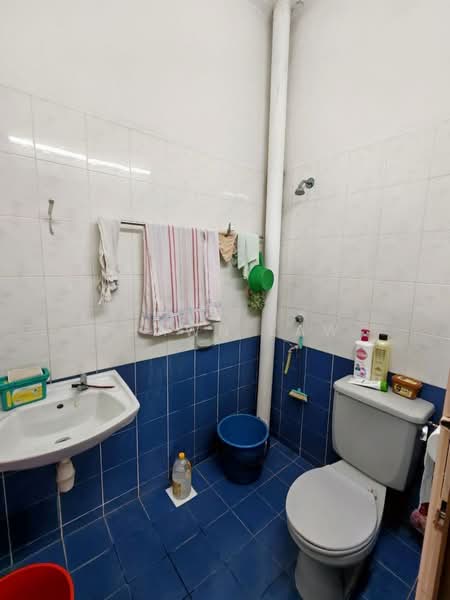 1-storey Terraced House for Sale in Taman Rinting (Masai) - Shawn Law - Bathroom - PropertyGuru.com.my