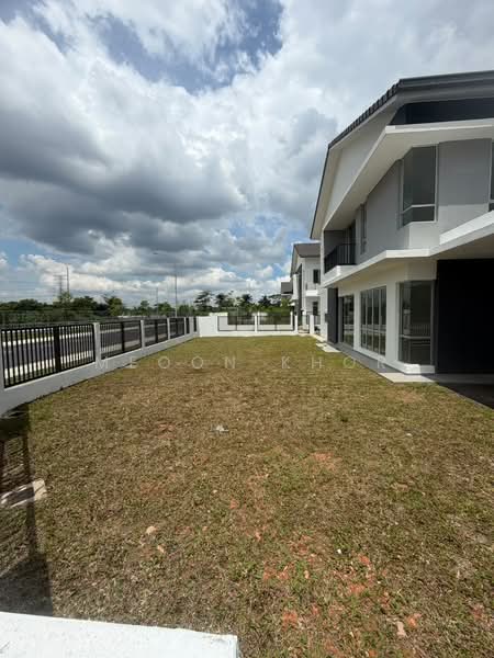 2-storey Terraced House for Sale in Amverton Hills (Sungai Buloh) - Meoon Khor - Exterior - PropertyGuru.com.my
