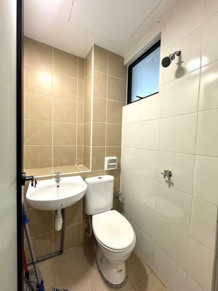 Servis Apartment untuk Dijual di Sky Gardens Residences - Johnson Tan - Bathroom - PropertyGuru.com.my