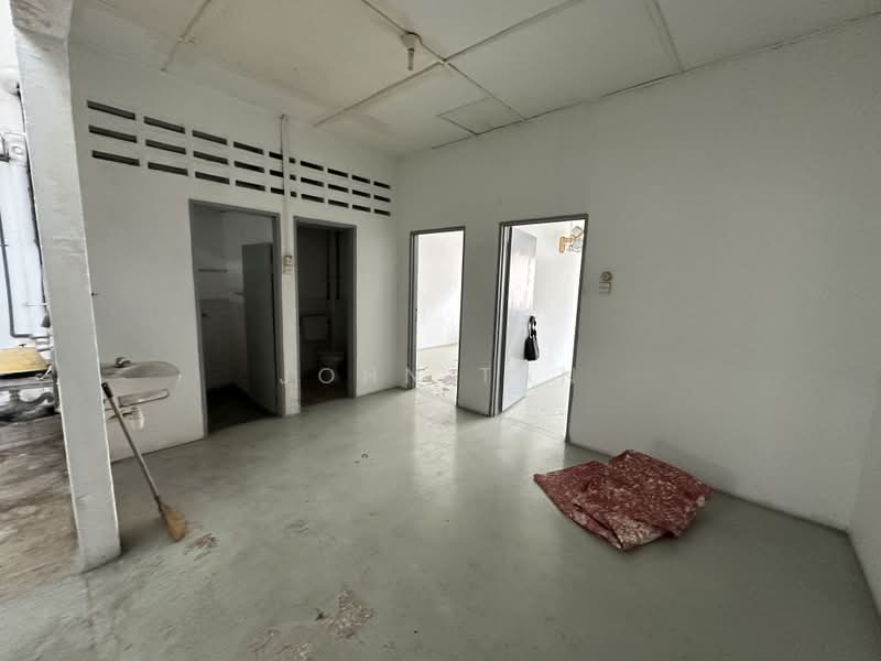 Kedai / Pejabat untuk Dijual di Taman Lian Hoe (Kuchai Lama) - John Tan - Bathroom - PropertyGuru.com.my