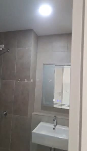 Servis Apartment untuk Disewa di D'Sini Residences - Abby Woo - Bathroom - PropertyGuru.com.my