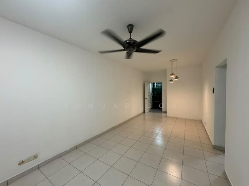 Pangsapuri untuk Dijual di Suria Permai - Edmund Goh - Living Room - PropertyGuru.com.my