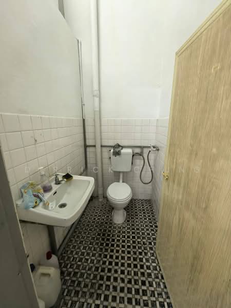 Shop for Sale in Ipoh (Perak) - Derrick Chung - Bathroom - PropertyGuru.com.my