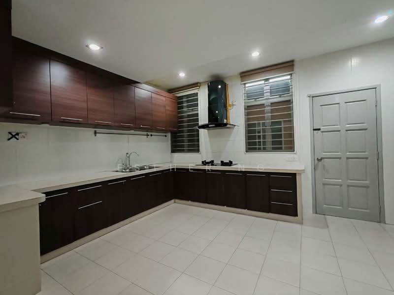 Rumah Teres 2 Tingkat untuk Disewa di Kemuning Utama (Shah Alam) - Esther Ng - Kitchen - PropertyGuru.com.my