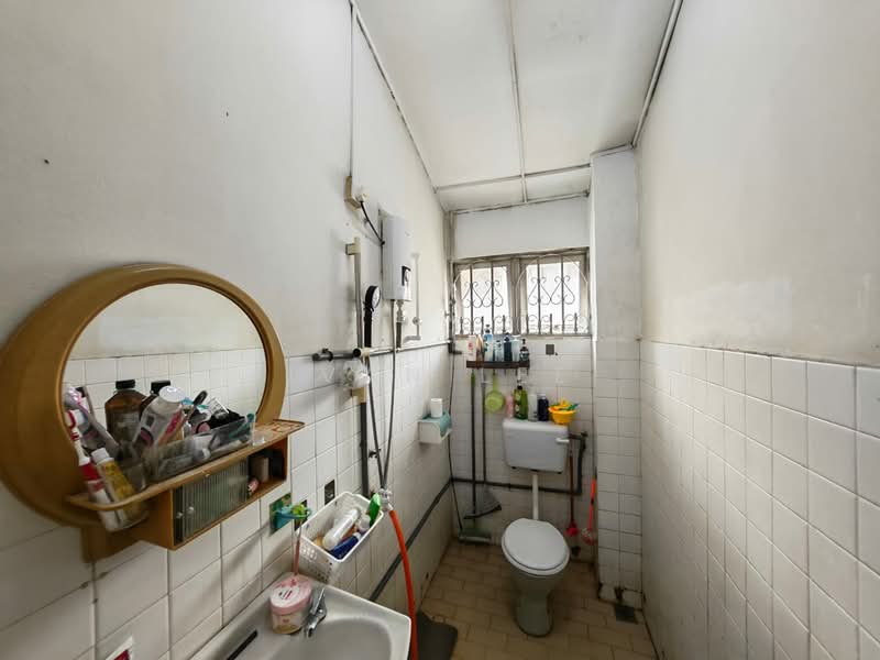 Rumah Teres 2 Tingkat untuk Dijual di SS2 (Petaling Jaya) - Ivan Lee - Bathroom - PropertyGuru.com.my