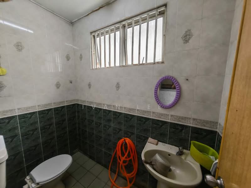 Rumah Teres 2 Tingkat untuk Dijual di SS2 (Petaling Jaya) - Ivan Lee - Bathroom - PropertyGuru.com.my