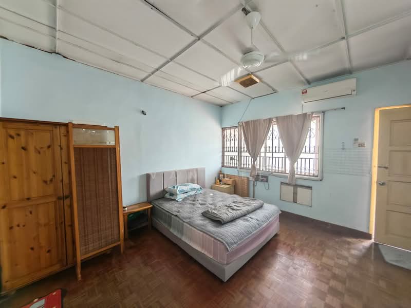 Rumah Teres 2 Tingkat untuk Dijual di SS2 (Petaling Jaya) - Ivan Lee - Bedroom - PropertyGuru.com.my