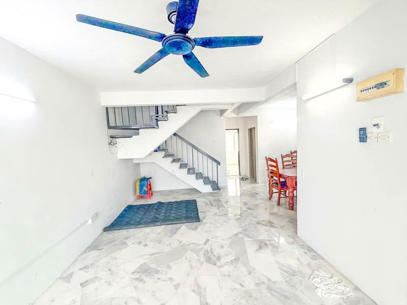 Rumah Teres 2-Tingkat untuk Dijual di Taman Minang (Cheras) - Luqman Ramli - Living Room - PropertyGuru.com.my
