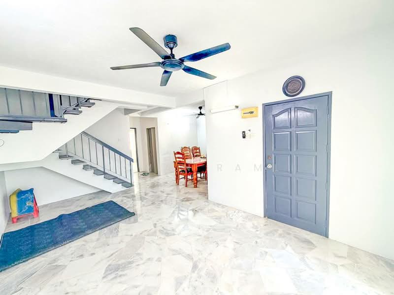 Rumah Teres 2-Tingkat untuk Dijual di Taman Minang (Cheras) - Luqman Ramli - Living Room - PropertyGuru.com.my